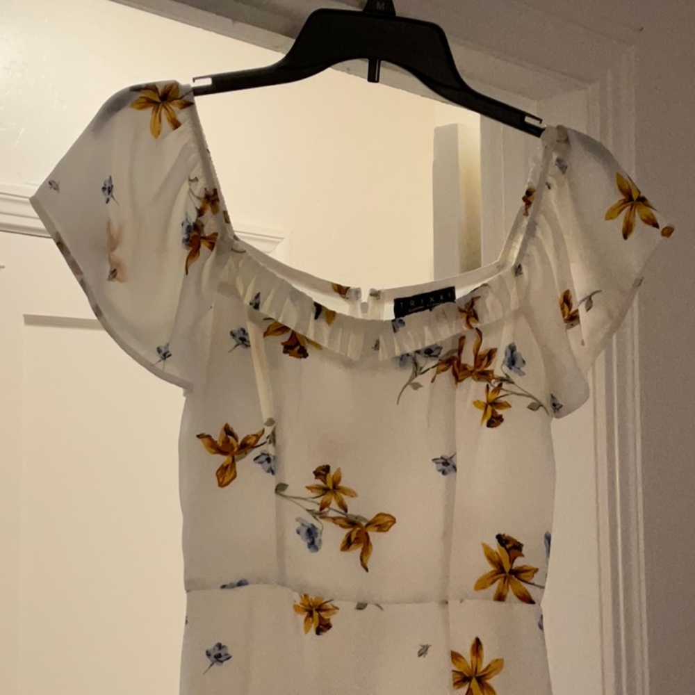 Floral White Dress - Picture 2 of 5